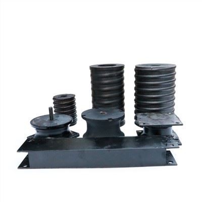 Gumový tlumič BOMAG BW212D-3, BW212S-3, BW213D-3, BW214D- 3, BW216D-3, BW216D-4 Gumový nárazníkový držák 06180100